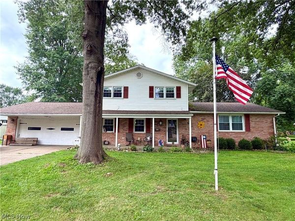1282 Independence Circle SE, New Philadelphia, OH 44663