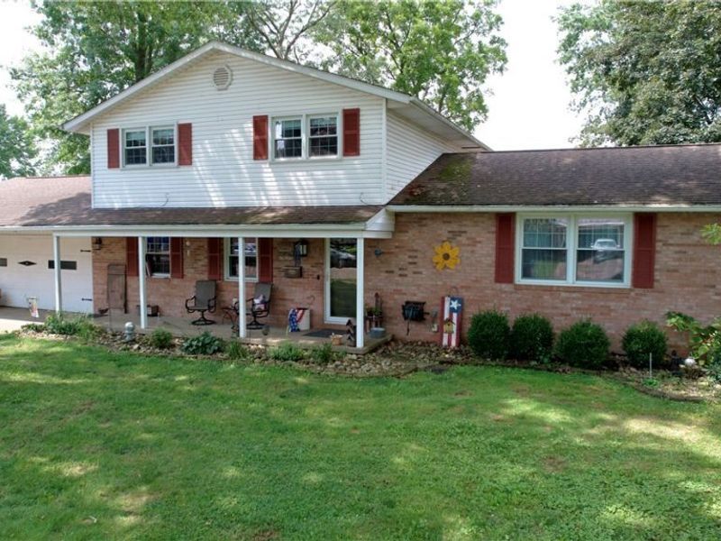 1282 Independence Circle SE, New Philadelphia, OH 44663 Photo 2