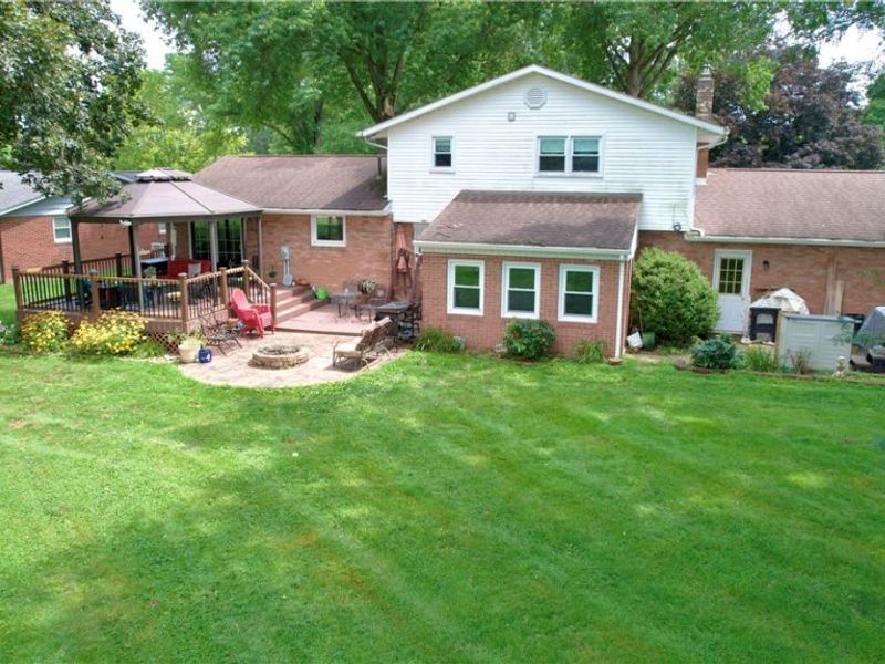 1282 Independence Circle SE, New Philadelphia, OH 44663 Photo 5