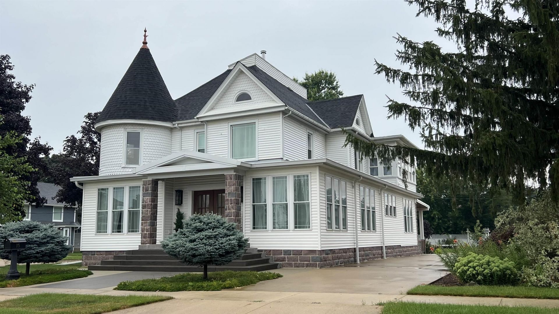 15 W Hale Street, New Hampton, IA 50659 Main Photo