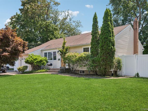 42 Lexington Avenue, West Babylon, NY 11704
