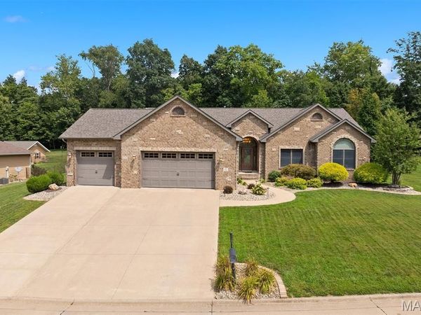 55 Liberty Lane, Highland, IL 62249