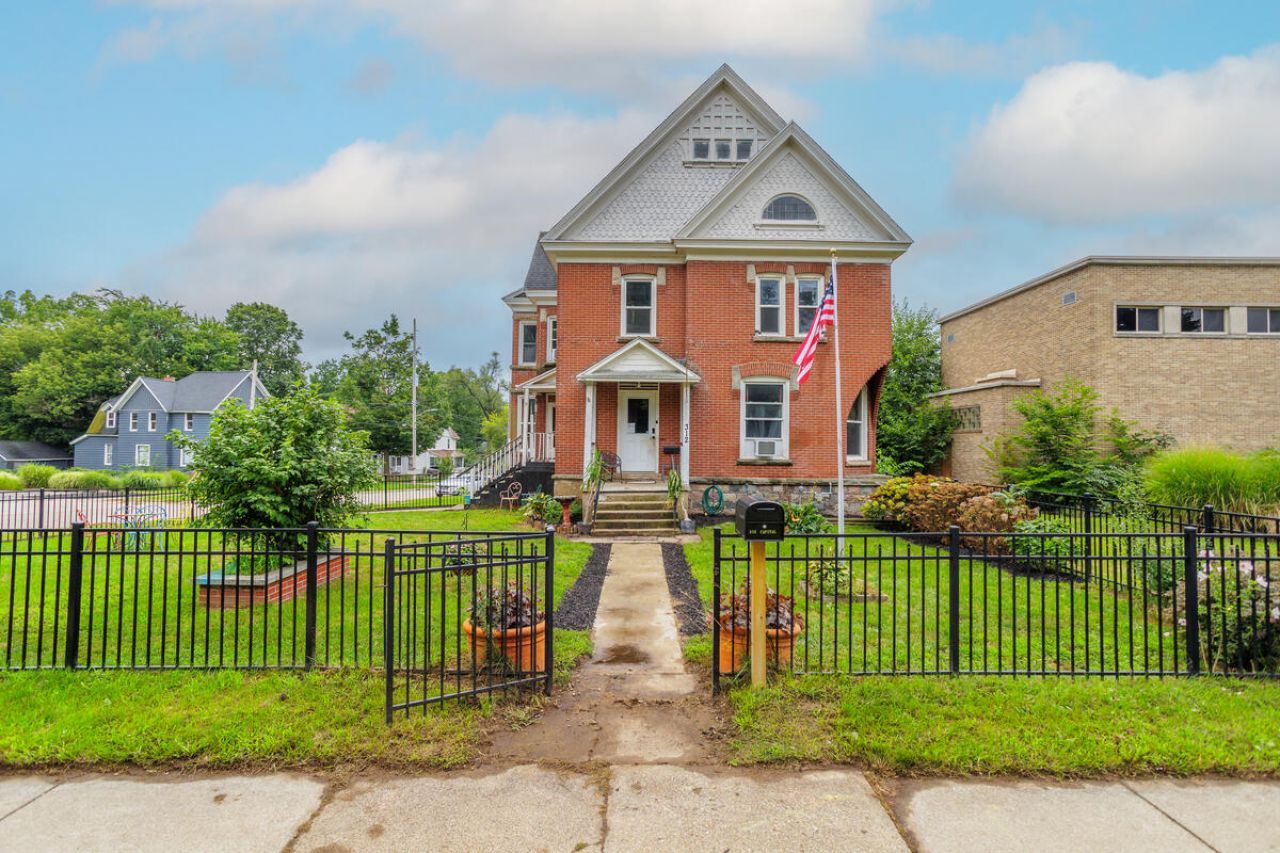 312 Capital Avenue Ne, Battle Creek, MI 49017 Main Photo