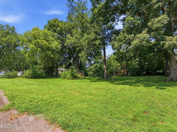 2400 Rim St, Knoxville, TN 37917