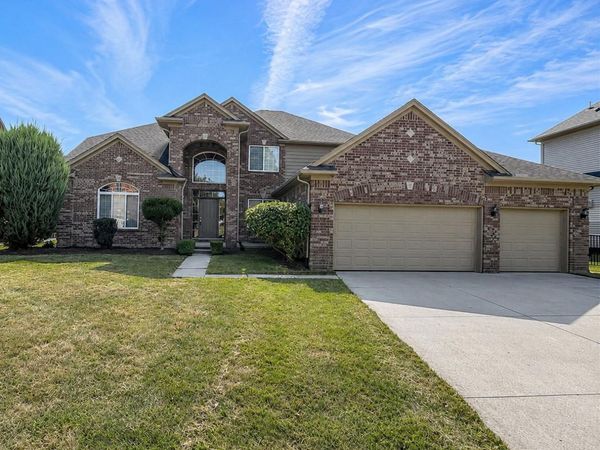 39710 W Offshore Drive, Harrison Township, Mi 48045