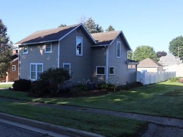 117 4th Street , Walnut, IL 61376