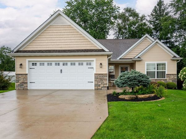2535 Pheasant Creek Circle , Davenport, IA 52807