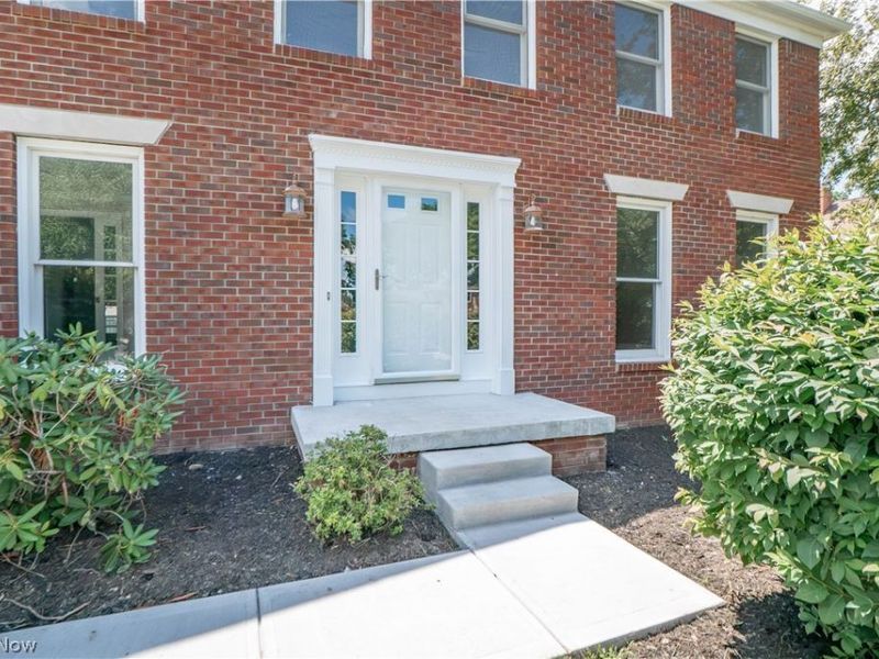 2888 Saint Albans Circle NW, North Canton, OH 44720 Photo 5