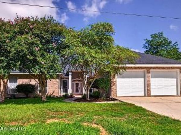 56135 E Diamondhead Drive, Diamondhead, MS 39525