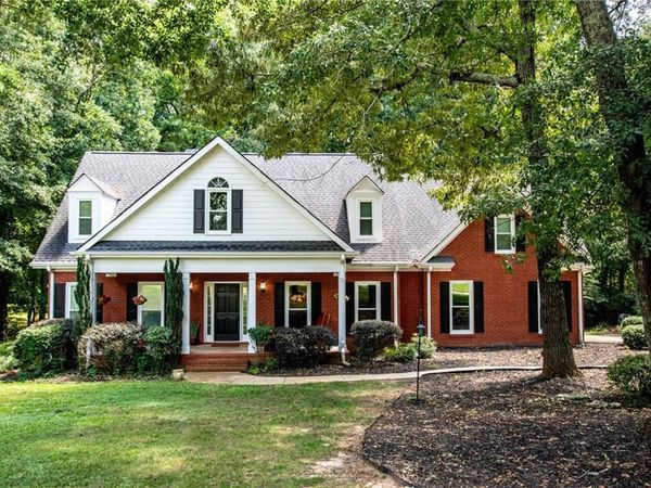 1011 Lakeside Court , Bishop, GA 30621
