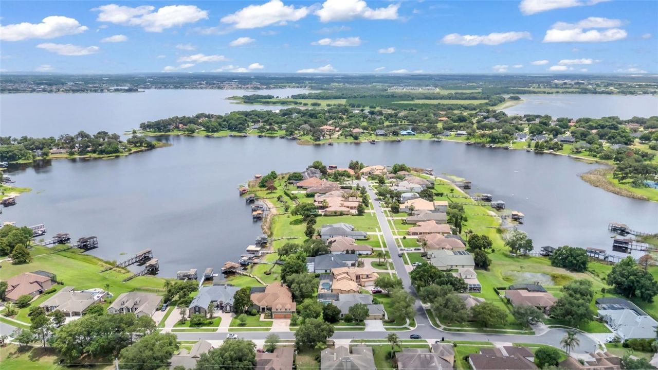 906 Johns Point Drive, Oakland, FL 34787 Photo