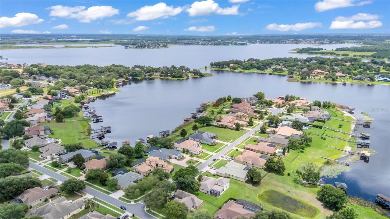 906 Johns Point Drive, Oakland, FL 34787 Photo
