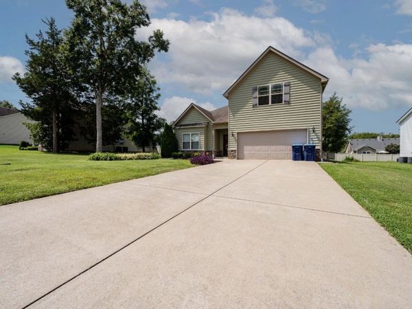 813 Silverhill Dr, Murfreesboro, TN 37129