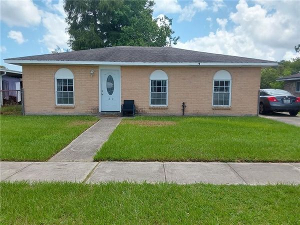 2113 W CHRISTIE Drive , St Bernard, LA 70085
