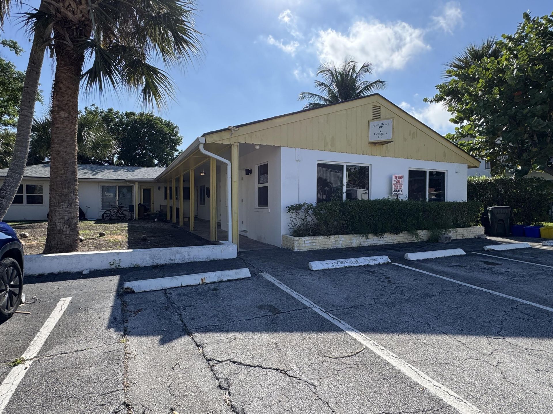110 Cascade Lane, Unit 2, West Palm Beach, FL 33404 Photo