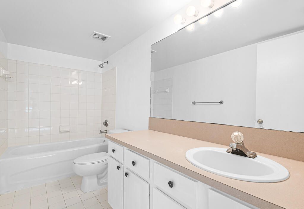 900 Scotia Drive, Unit 206, Hypoluxo, FL 33462 Photo