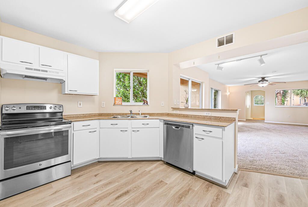 900 Scotia Drive, Unit 206, Hypoluxo, FL 33462 Photo