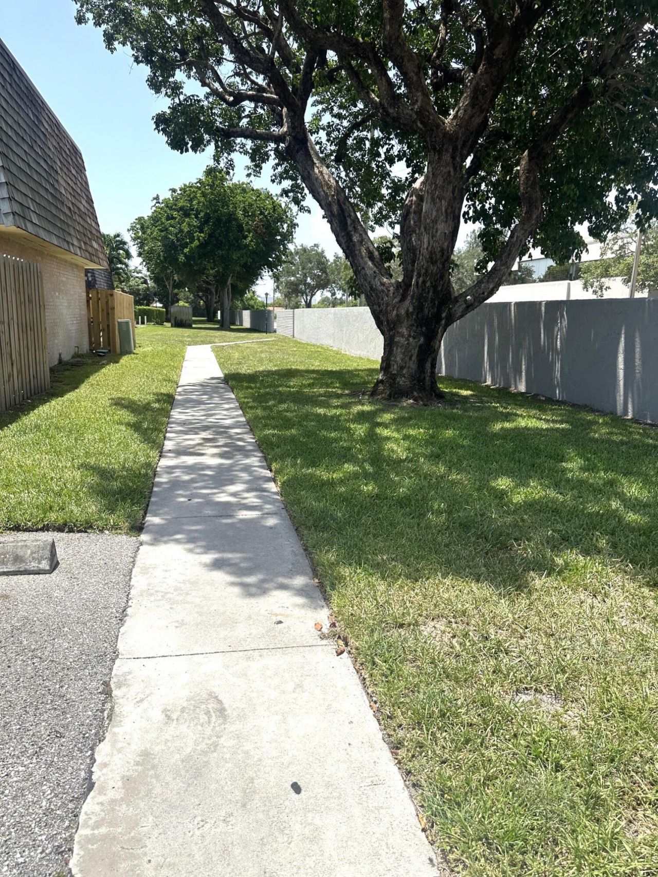 17 Lake Arbor Drive, Palm Springs, FL 33461 Photo