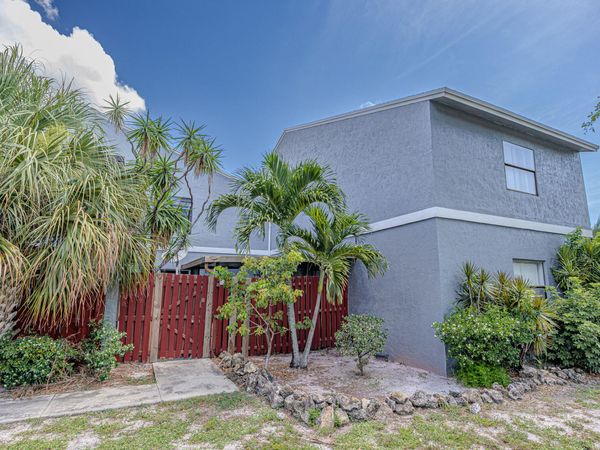 7 CROSSINGS Circle, Unit C, Boynton Beach, FL 33435