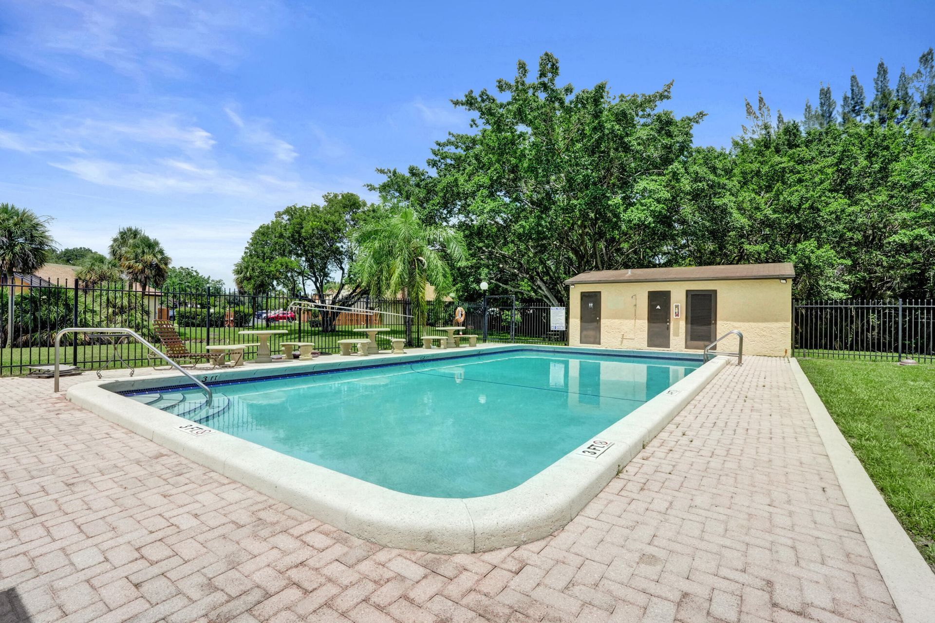 3810 NW 77th Avenue, Davie, FL 33024 Photo