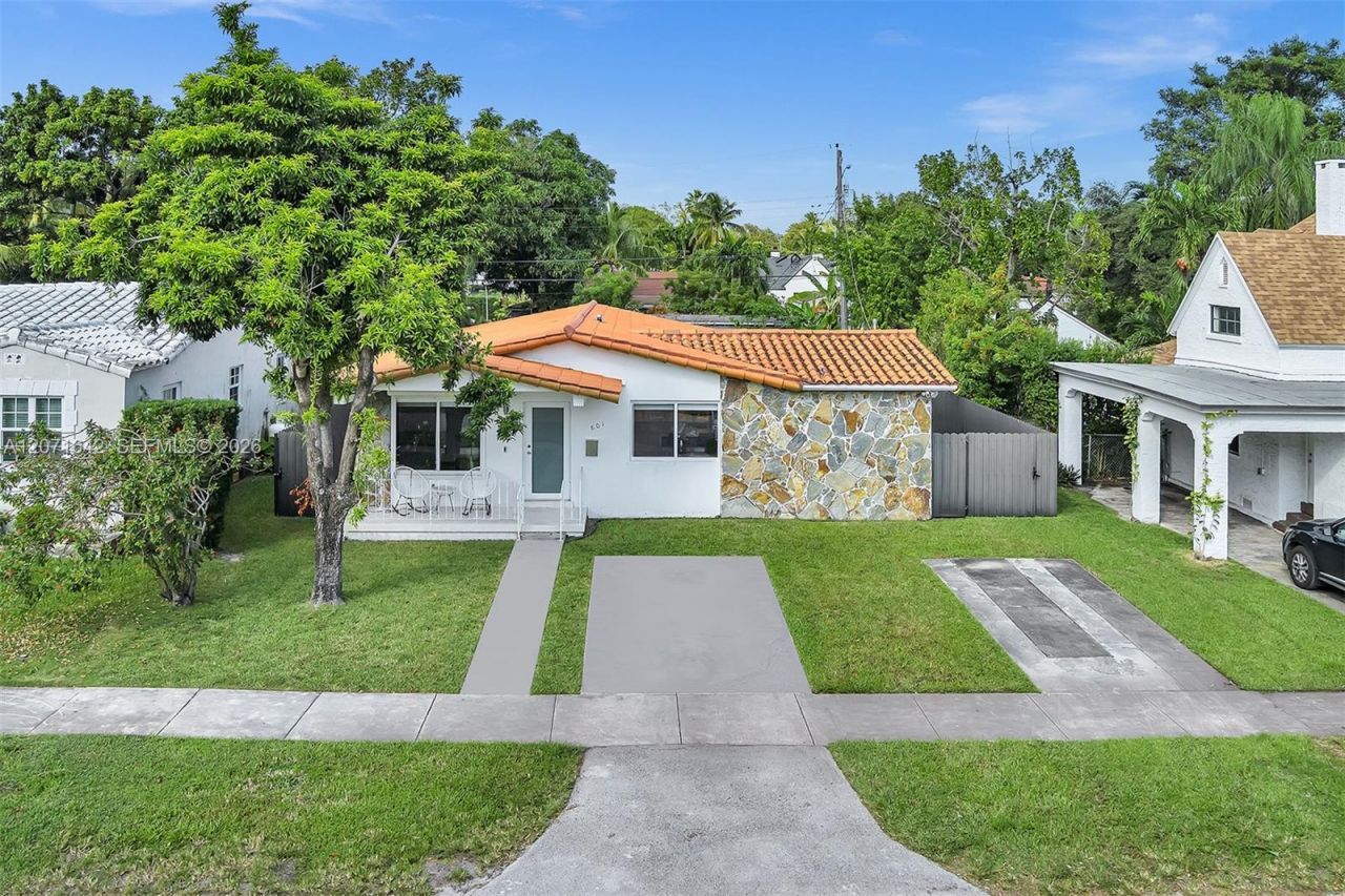 801 NE 81st St , Miami, FL 33138 Photo
