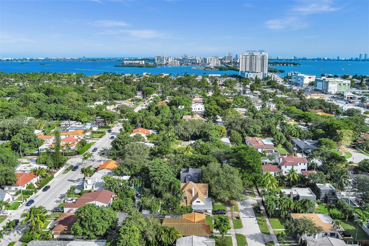 801 NE 81st St , Miami, FL 33138 Photo