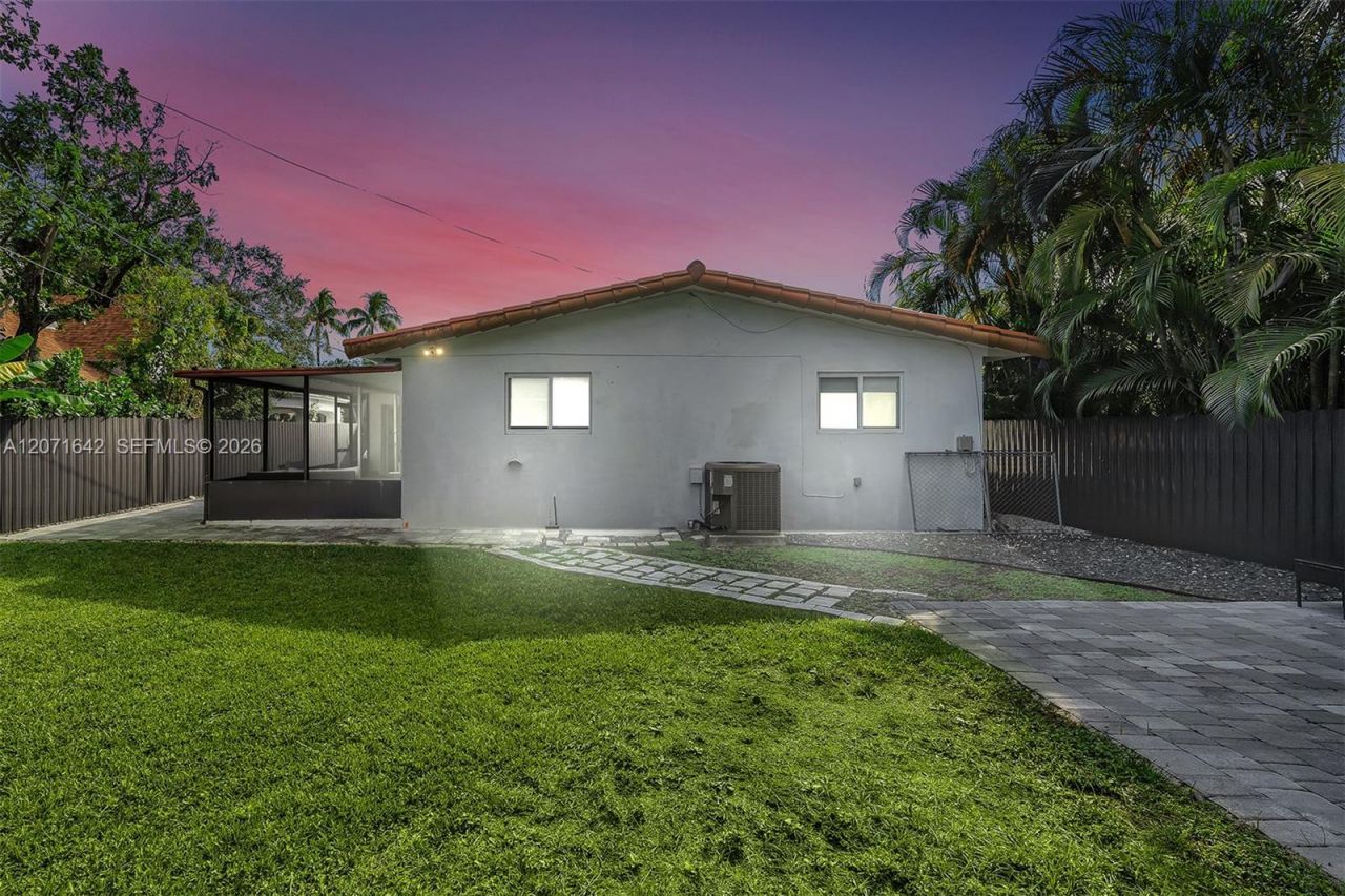 801 NE 81st St , Miami, FL 33138 Photo