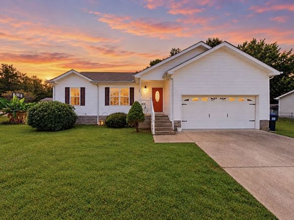 507 Corlew Cir, White Bluff, TN 37187