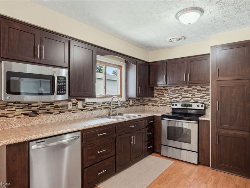 5839 Lake Road , Mentor on the Lake, OH 44060 Photo 10