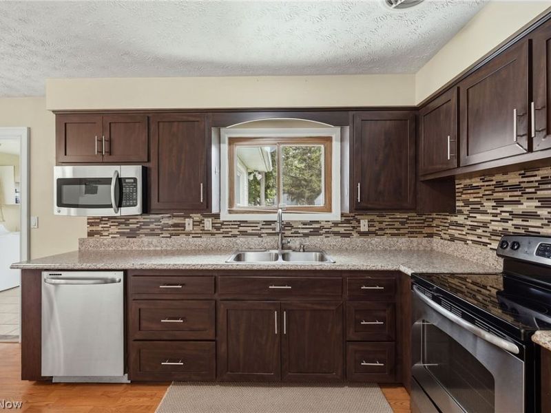 5839 Lake Road , Mentor on the Lake, OH 44060 Photo 11