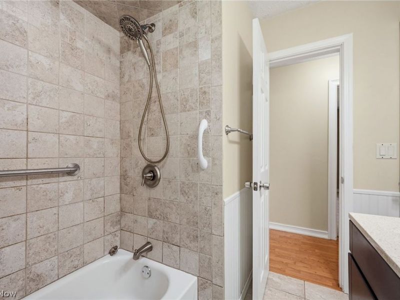 5839 Lake Road , Mentor on the Lake, OH 44060 Photo 27