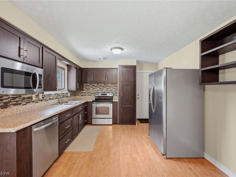 5839 Lake Road , Mentor on the Lake, OH 44060 Photo 4