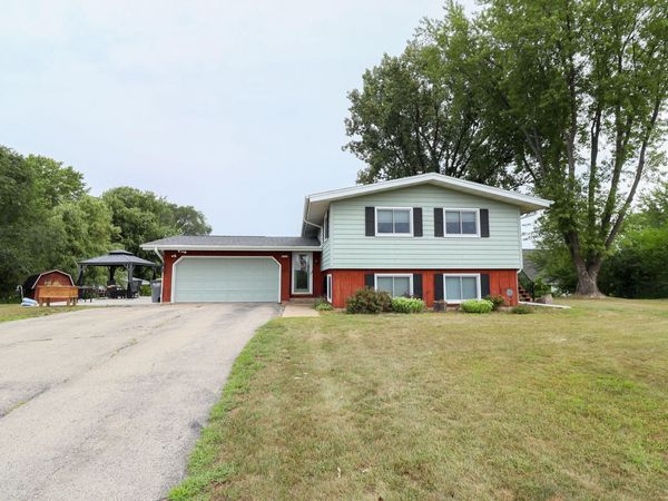 W7570 McHugh Ct E, Holland, WI 54636