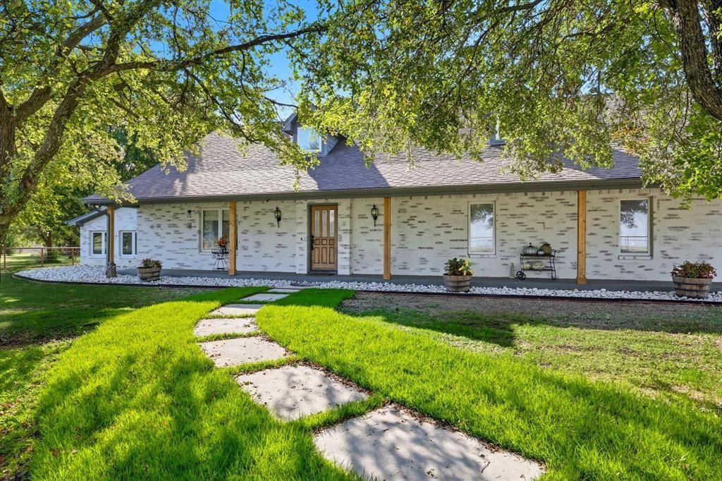 2309 Hillview Drive, Krum, TX 76249 Main Photo