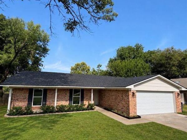 102 S Sendero Drive, Decatur, TX 76234