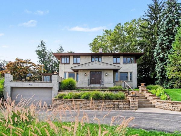 2318 Lake Drive SE, East Grand Rapids, MI 49506