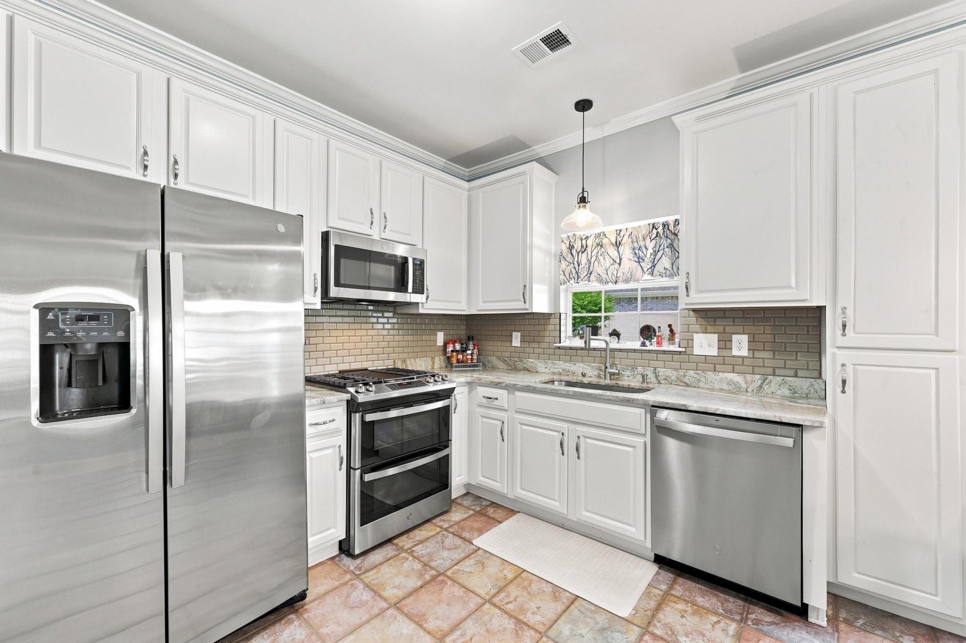 221 Spring Lake Dr. Photo 18