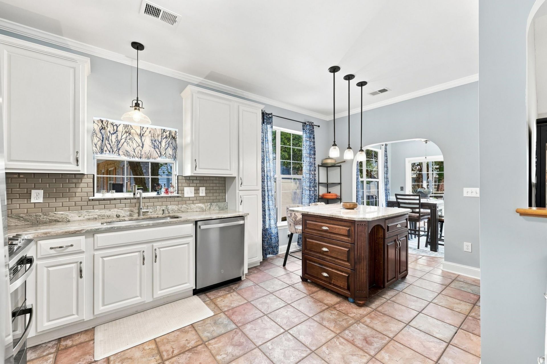221 Spring Lake Dr. Photo 19