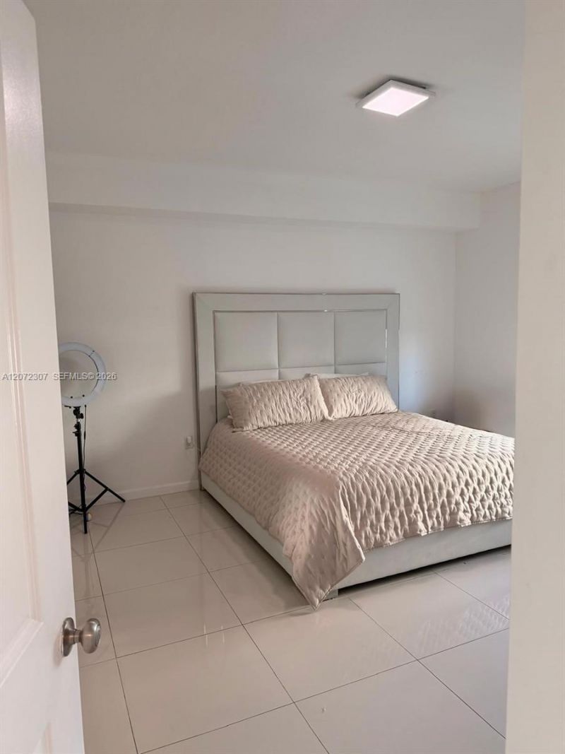 7900 Harbor Island Dr , Unit 505, North Bay Village, FL 33141 Photo
