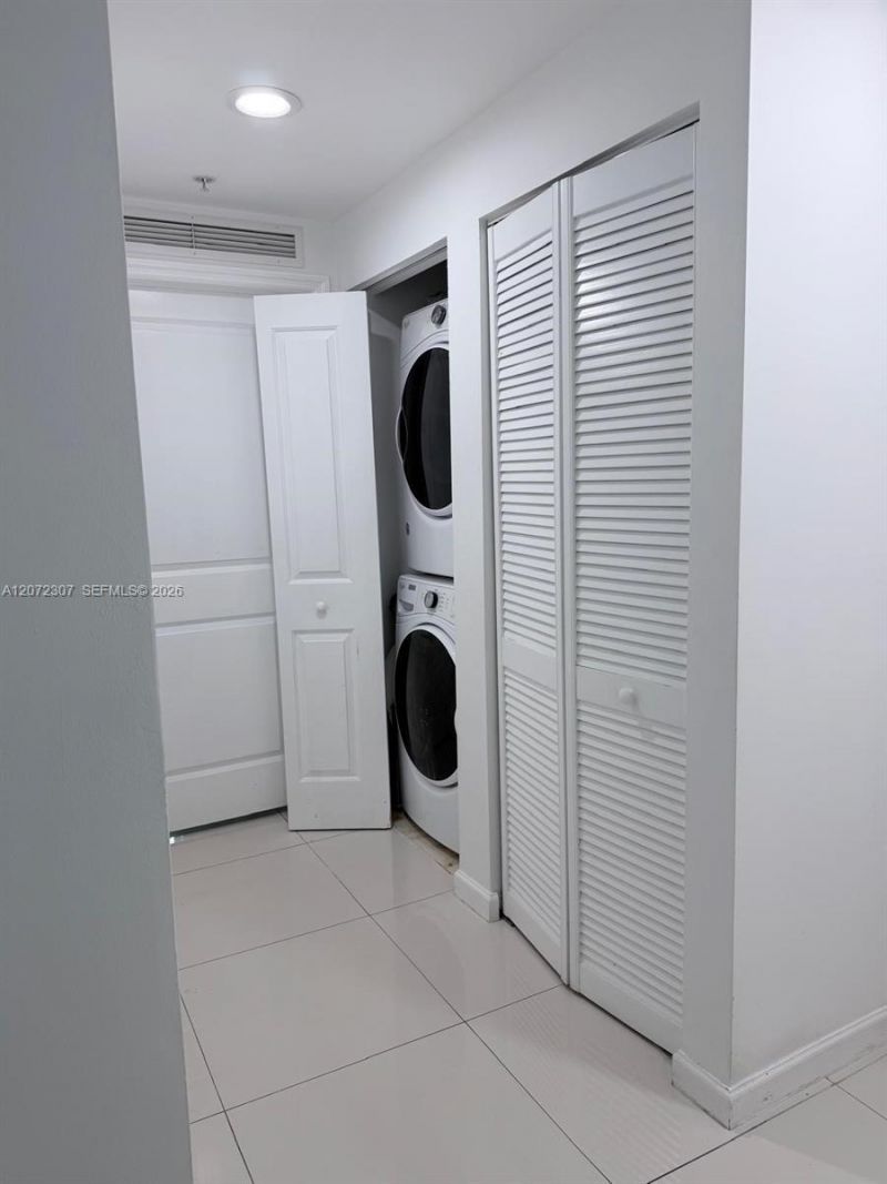 7900 Harbor Island Dr , Unit 505, North Bay Village, FL 33141 Photo