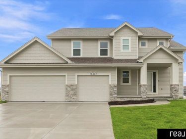 10651 S 102 Avenue, Papillion, NE 68046