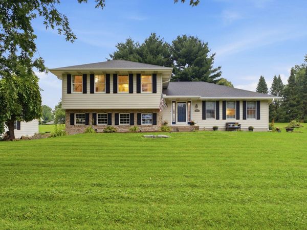 2642 CANTERBURY, Muscatine, IA 52761