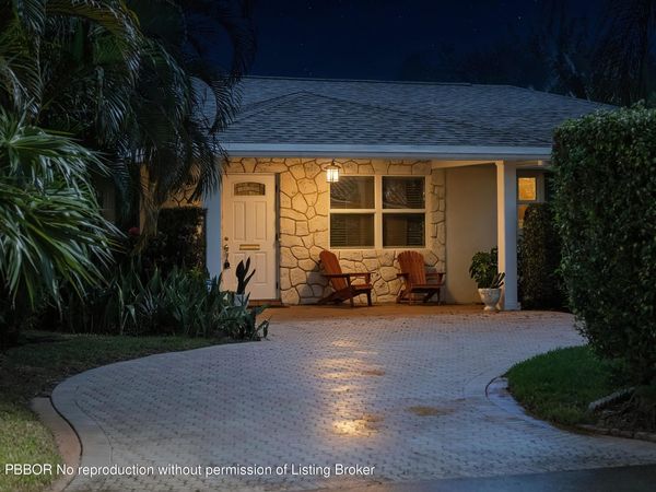 129 Alhambra Place, West Palm Beach, FL 33405