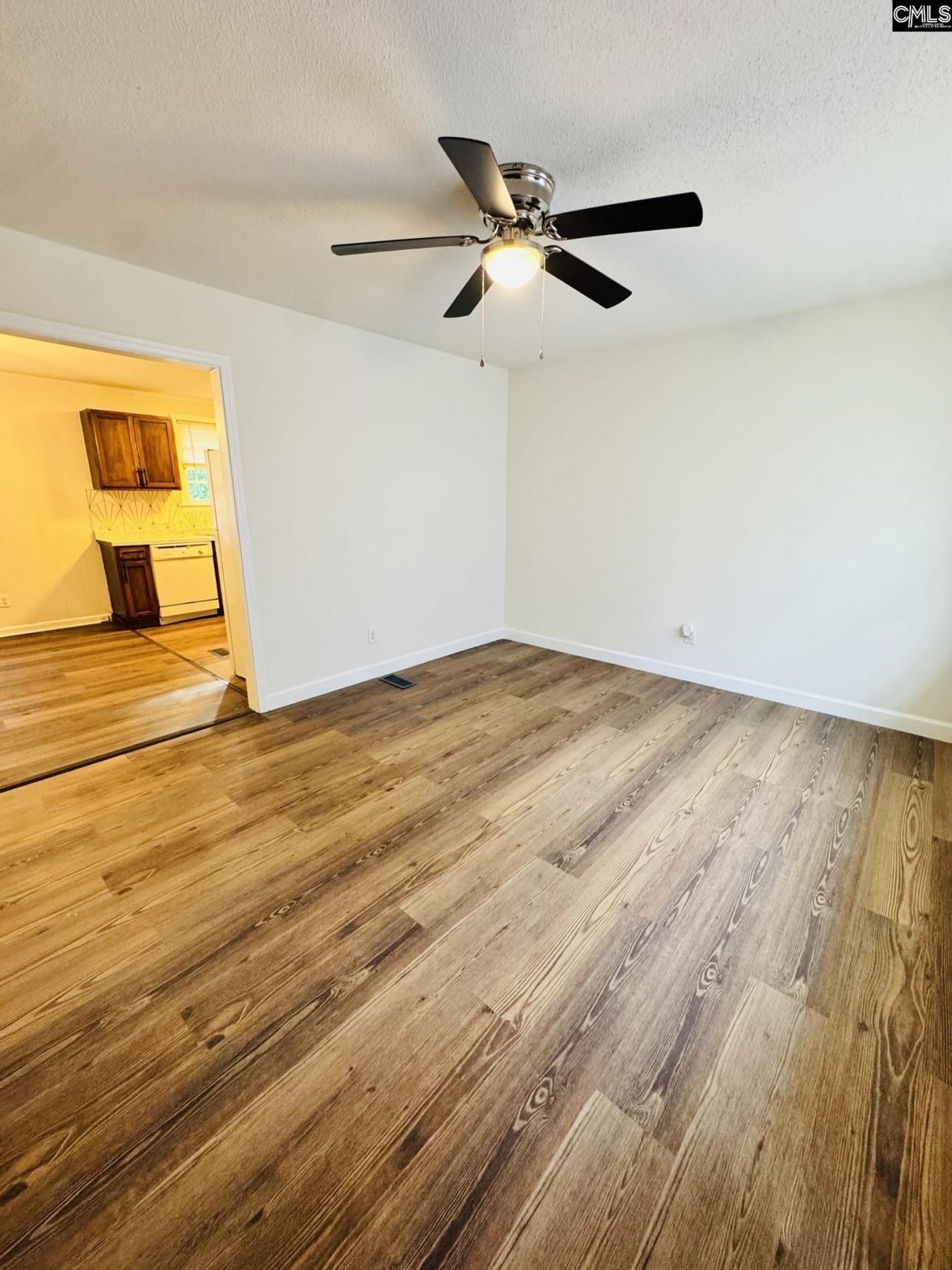 4233 Donavan Drive  Photo 4