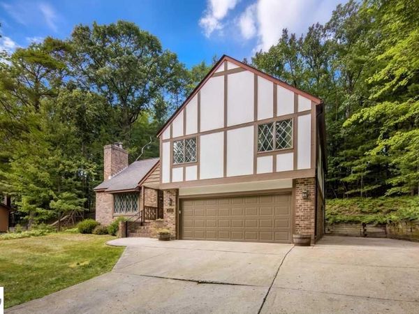 3706 Holiday View Road, Traverse City, MI 49686