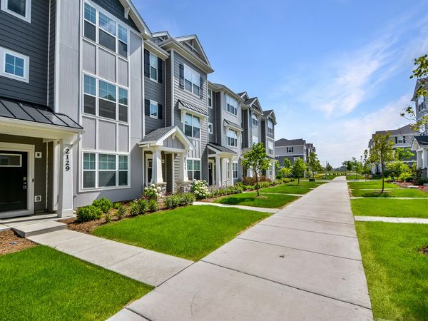 2129 Yellowstone Boulevard , Mundelein, IL 60060