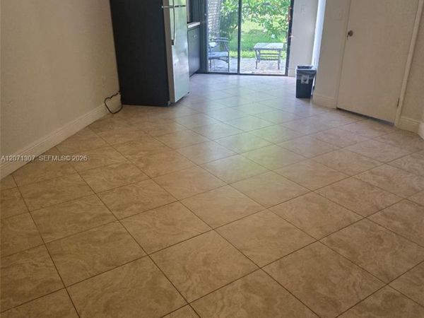 818 E Palm Run Dr , North Lauderdale, FL 33068