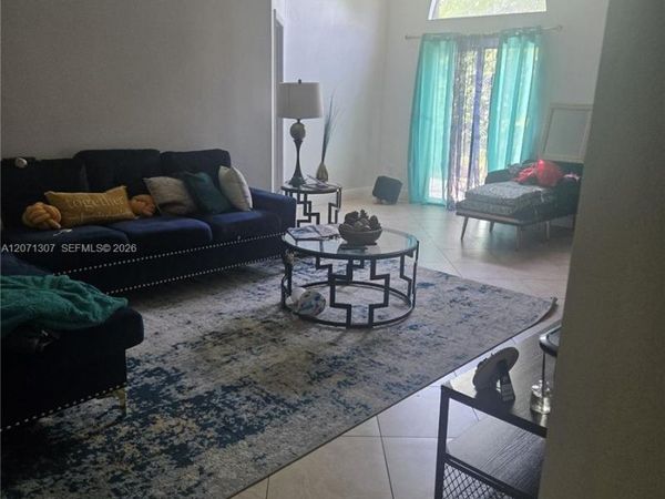 818 E Palm Run Dr, North Lauderdale, FL 33068