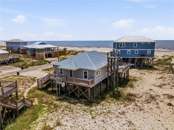 103 Quebec Court , Dauphin Island, AL 36528