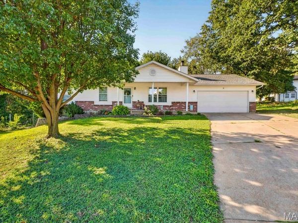 14 Arlington Oaks Drive, Cedar Hill, MO 63016